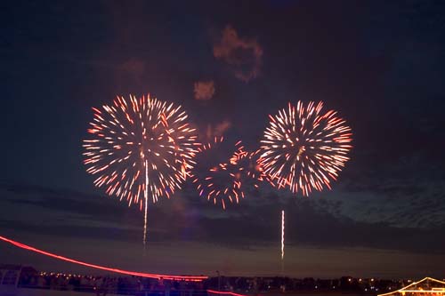 Japan- Tag Düsseldorf- Feuerwerk am Rheinufer