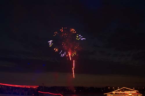 Japan- Tag Düsseldorf- Feuerwerk am Rheinufer