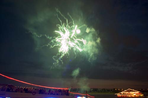 Japan- Tag Düsseldorf- Feuerwerk am Rheinufer