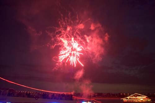 Japan- Tag Düsseldorf- Feuerwerk am Rheinufer
