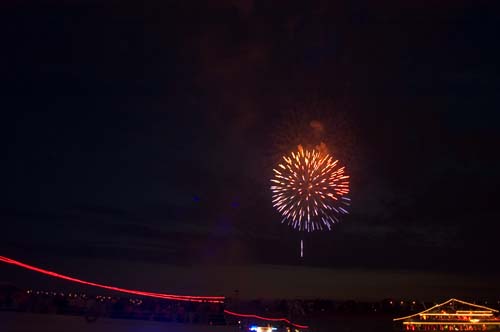 Japan- Tag Düsseldorf- Feuerwerk am Rheinufer