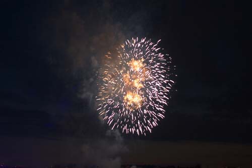 Japan- Tag Düsseldorf- Feuerwerk am Rheinufer
