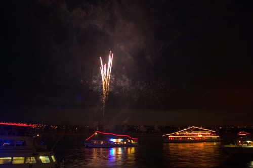 Japan- Tag Düsseldorf- Feuerwerk am Rheinufer